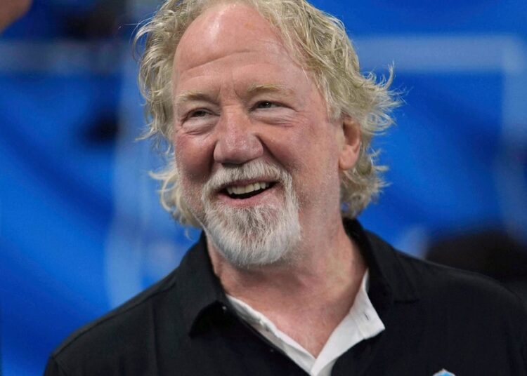 O ator e diretor Timothy Busfield se entrega às acusações de abuso sexual infantil
