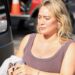 O body de Hilary Duff é o centro das atenções no show de retorno