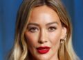 O cabelo molhado de Hilary Duff em seu novo videoclipe aponta sutilmente para 2003