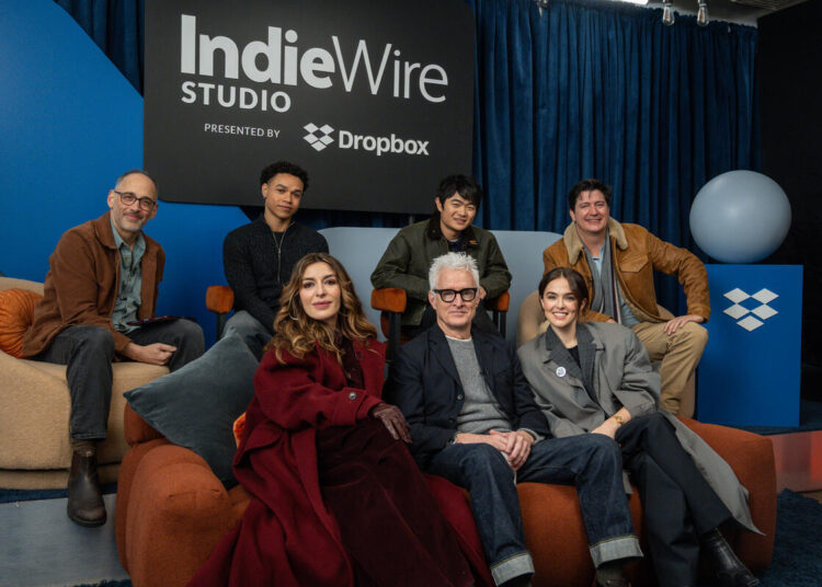 O elenco de 'Gail Daughtry and the Celebrity Sex Pass' compartilha boas lembranças de assistir John Slattery levar um chute na virilha