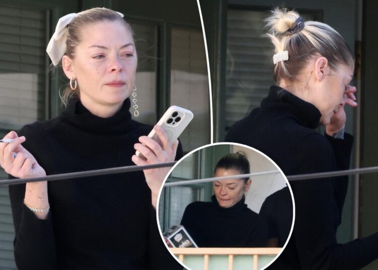 O emocional Jaime King vende autógrafos do apartamento de Los Angeles depois de ser 'pego de surpresa' pelo divórcio