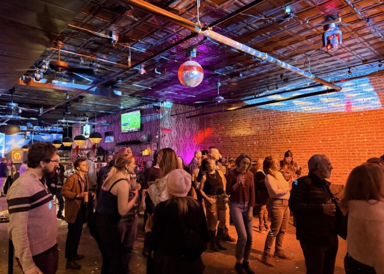 O novo local de Durham, Stanczyks Music Bar, pretende trazer a música ao vivo de volta à West Main Street