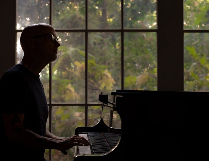 O pioneiro da música eletrônica Moby anuncia novo álbum ‘Future Quiet’ e compartilha a faixa principal “When It's Cold I'd Like To Die”