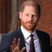 O príncipe Harry afirma emocionalmente que o editor do Daily Mail fez da 'vida uma miséria absoluta' de Meghan Markle enquanto ele se posiciona no caso de privacidade