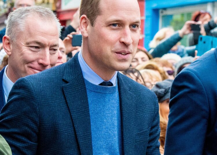 O príncipe William quer que seu tio 'obstinado' Andrew 'o mais longe possível'