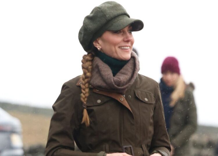 O último decote de lã da Princesa Kate custa menos de £ 40 | Real | Notícias