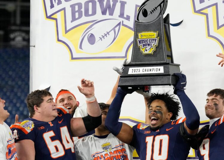 Obra-prima da Music City: Illinois surpreende Tennessee com field goal no último segundo