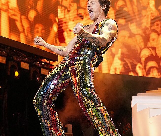 Os fãs de Harry Styles estão convencidos de que descobriram segredos sobre a próxima turnê para acompanhar sua nova música após o lançamento do quarto álbum