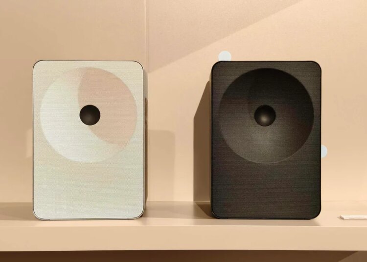 Samsung Music Studio 7 em branco e preto.