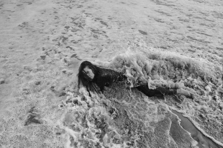 Ouça “After The Rain” (feat. Flock Of Dimes & Hand Habits)