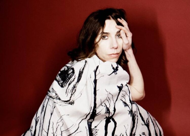 PJ Harvey provoca trabalho em novo álbum e livro, compartilha playlist de músicas que a inspiram