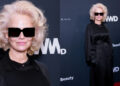 Pamela Anderson volta a ser loira no WWD Style Awards 2026