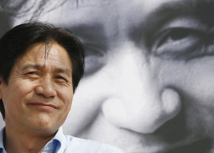 Popular estrela de cinema sul-coreana Ahn Sung-ki, apelidado de 'O Ator da Nação', morre aos 74 anos