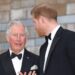 Por que o rei Charles planeja desprezar o príncipe Harry em visita aos EUA