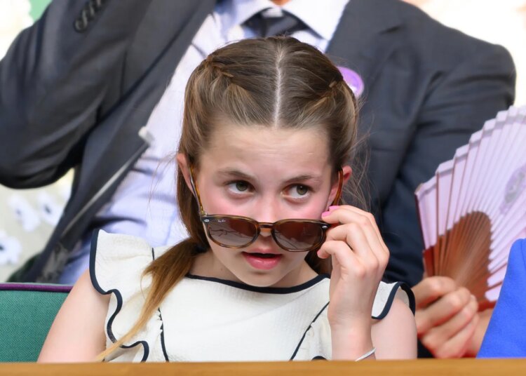Princesa Charlotte parecendo 'tal diva' se torna viral