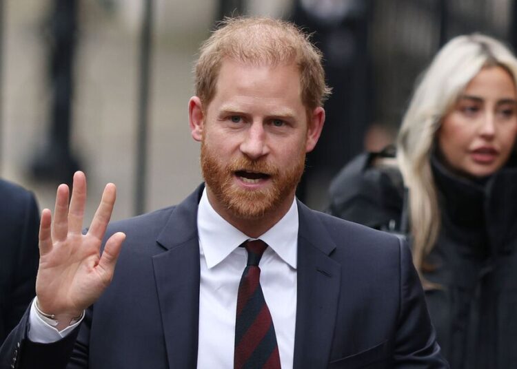 Príncipe Harry AO VIVO: Duke faz comentário de três palavras ao chegar ao tribunal | Real | Notícias