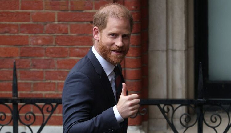 Príncipe Harry fica emocionado após um dia de evidências dramáticas contra a editora Mail | Notícias do Reino Unido