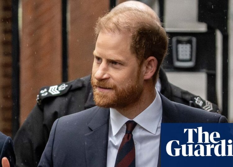 Príncipe Harry nega alegação de que 'círculo social vazado' forneceu histórias a jornalistas | Notícias do Reino Unido