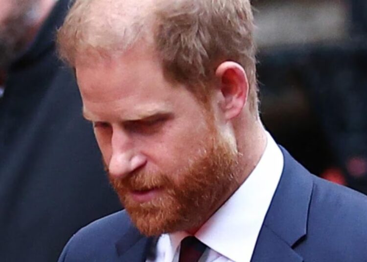 Príncipe Harry presta depoimento contra a Associated Newspapers