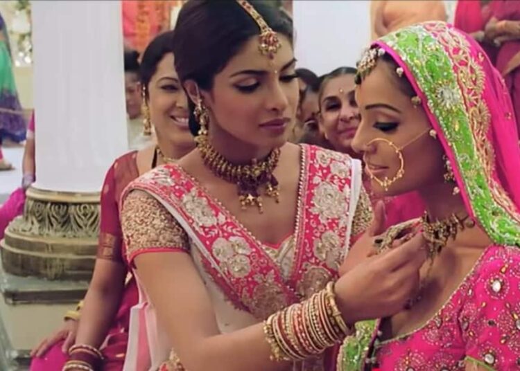 Priyanka Chopra reage quando 'Teri Dulhan Sajaoongi' de Barsaat se torna viral nas redes sociais