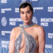 Resumo de mídia social de celebridades para 25 de abril de 2025, incluindo Katy Perry se tornando viral por seus passos de dança na turnê Lifetimes