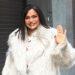 Resumo de mídia social de celebridades para 4 de abril de 2025, incluindo a saída da assistente de Mindy Kaling para ser redatora de TV