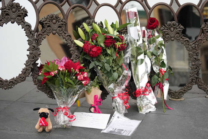 Roma presta sua última homenagem ao 'imperador' da moda Valentino em uma exibição pública de dois dias