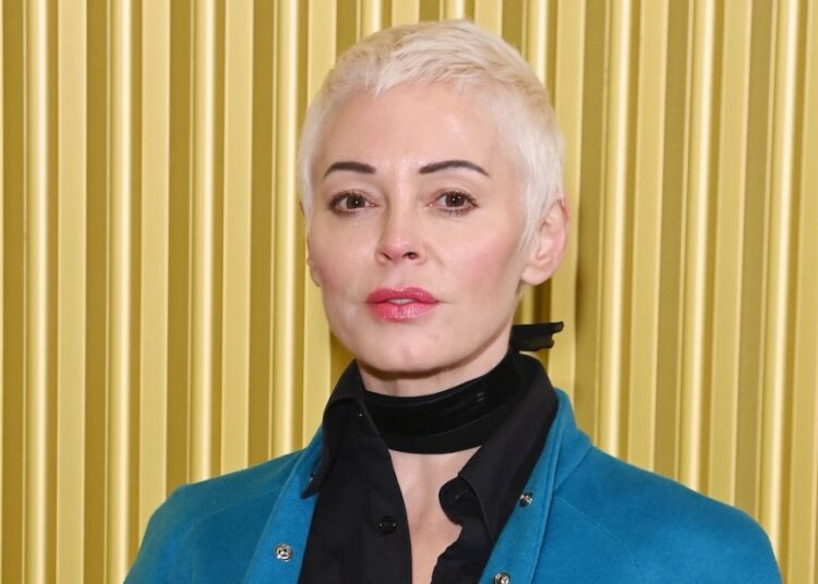 Rose McGowan afirma que executivos encantados verificariam seu peso