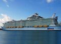 Royal Caribbean aumenta previsão de lucro anual forte