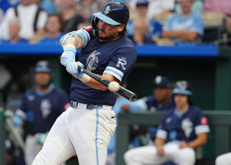 Royals e Pasquantino concordam com acordo de 2 anos para evitar arbitragem