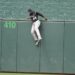 Royals vai mover cercas, diminuir altura