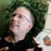 Scott Adams, criador da história em quadrinhos ‘Dilbert’, morre aos 68 anos