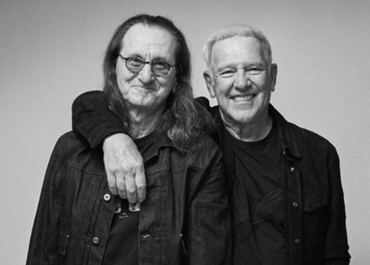 "Se conseguirmos sobreviver à turnê, voltar para o Canadá e descansar, quem sabe o que vai acontecer. Suspeito que alguma música acabará sendo lançada." Geddy Lee sobre as chances de gravar novo material do Rush