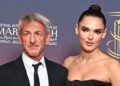 Sean Penn aproveita um raro passeio com a jovem namorada Valeria Nicov após o Globo de Ouro