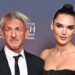Sean Penn aproveita um raro passeio com a jovem namorada Valeria Nicov após o Globo de Ouro