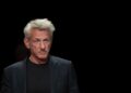 Sean Penn fumando no Globo de Ouro é um meme instantâneo
