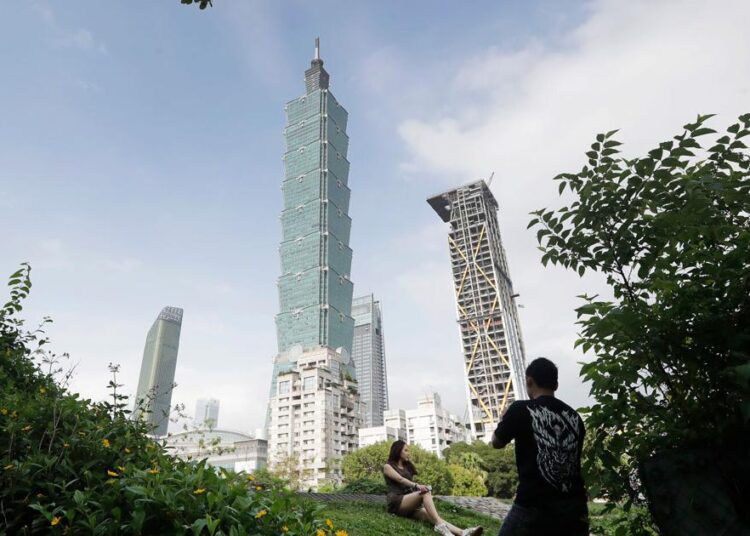 Subida de Alex Honnold ao arranha-céu Taipei 101 atrasada em 24 horas | Entretenimento
