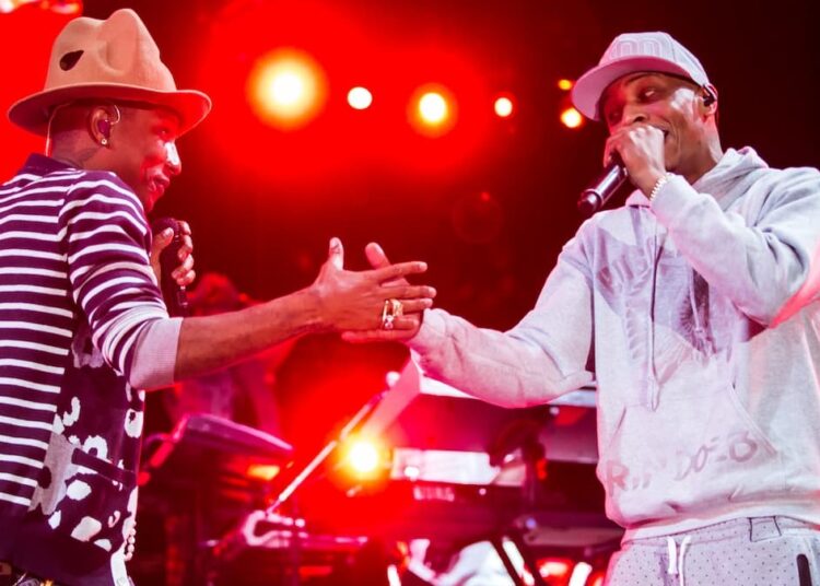 TI corta tranças e compartilha um visual familiar, provoca novas músicas com Pharrell após recente especial de comédia