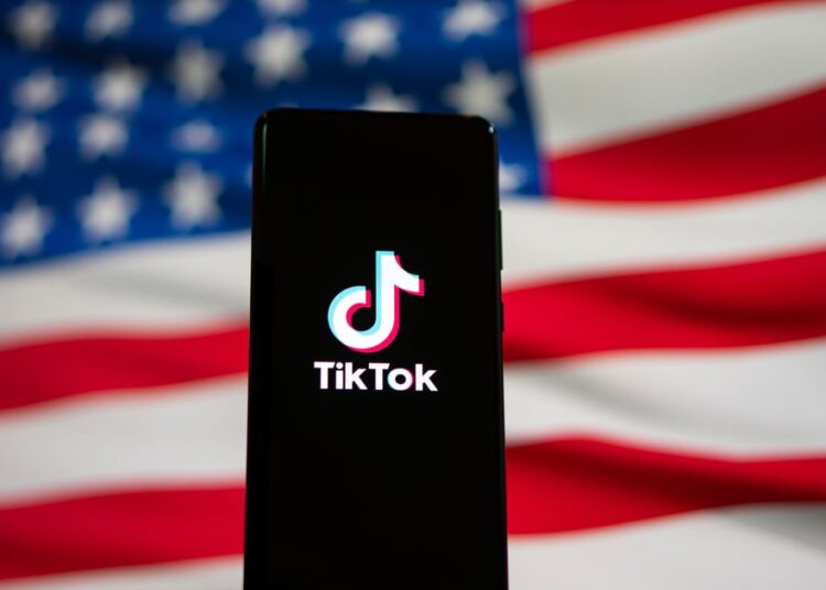 TikTok fecha acordo para formar nova entidade americana, evitando paralisação dos EUA