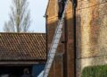 Trabalhadores instalam Sky TV e cerca de segurança na 'próxima casa de Andrew Mountbatten-Windsor' na fazenda Sandringham enquanto ele se prepara para deixar Royal Lodge