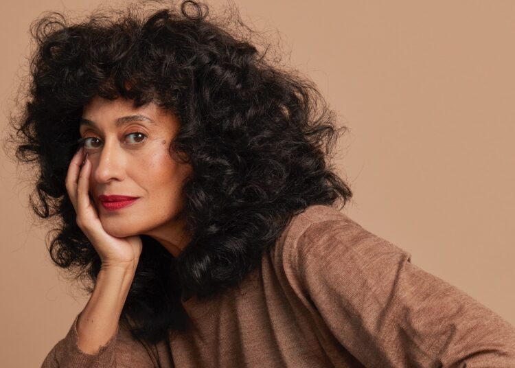 Tracee Ellis Ross assina contrato com a Fox Entertainment Studios