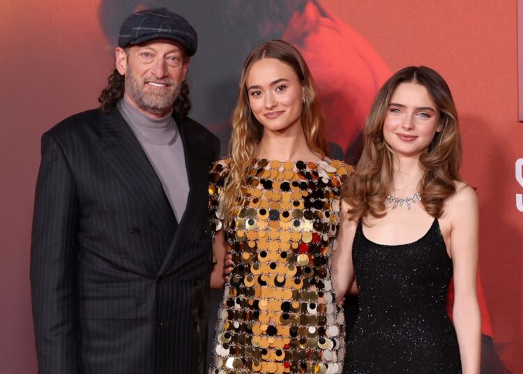 Troy Kotsur se junta aos co-estrelas Johnny Sequoyah e Gia Hunter na exibição de 'Primate' em Los Angeles | Deanne Bray, Gia Hunter, Johannes Roberts, Johnny Sequoyah, Filmes, Trailer, Troy Kotsur | Notícias e fofocas sobre celebridades | Entretenimento, fotos e vídeos