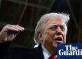 Trump mostra o dedo médio a Heckler durante visita à fábrica da Ford em Michigan | Donald Trump
