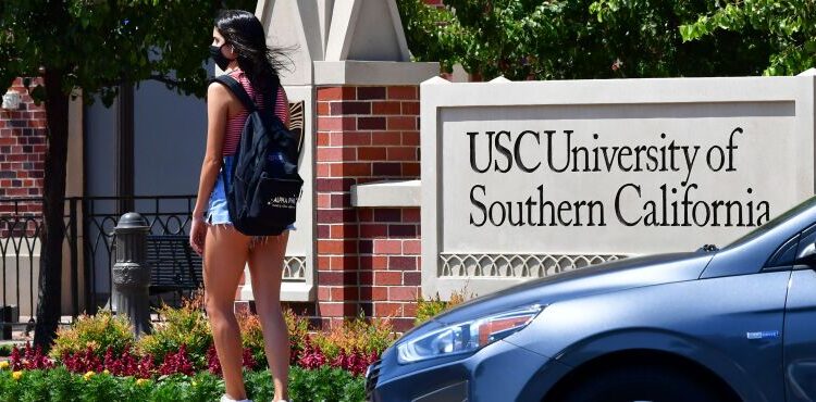 USC deve enfrentar processo por direitos autorais musicais em Nova York, afirma tribunal