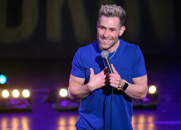 UTA contrata o comediante britânico Simon Brodkin (exclusivo)