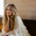 Veja a letra da nova música de Carly Pearce, “Church Girl”