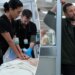 Veja como assistir à estreia da 2ª temporada de 'The Pitt': Tempo, episódios