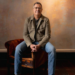 Vince Gill presta homenagem ao favorito de longa data de Nashville no novo EP, ‘Brown’s Diner Bar’