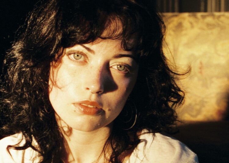 Violet Grohl assina contrato importante com a Republic/Island EMI e compartilha duas novas músicas ‘Thum’ e ‘Applefish’