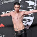 Yungblud fala depois da foto com a polêmica estrela do rock, 63, provoca reação negativa